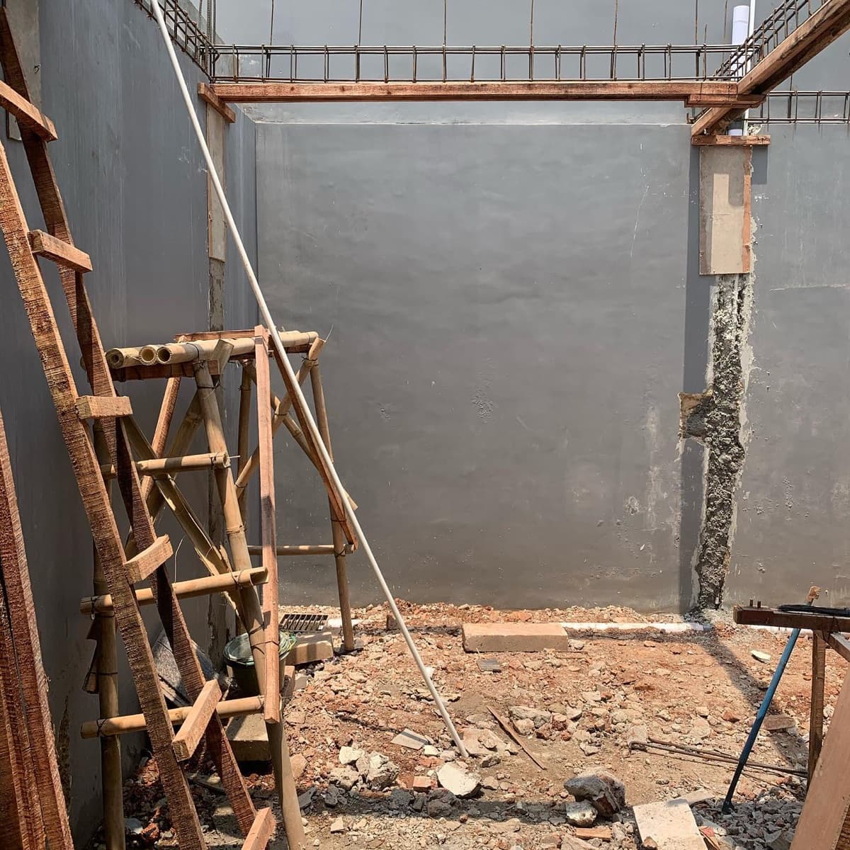 Site photo: wall under construction with a bamboo ladder